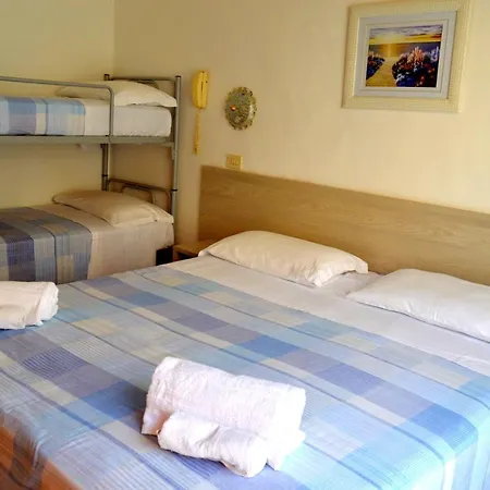 In Guest - Triple Comfort Near The Beach Nice * Rimini
