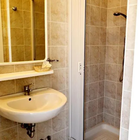 In Guest - Triple Comfort Near The Beach Nice Ρίμινι