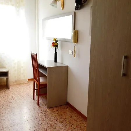 In Guest - Triple Comfort Near The Beach Nice Gæstehus Rimini